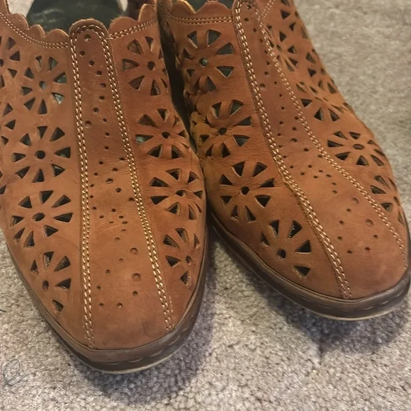 Sandals & Shoes - Picture 10 of 11